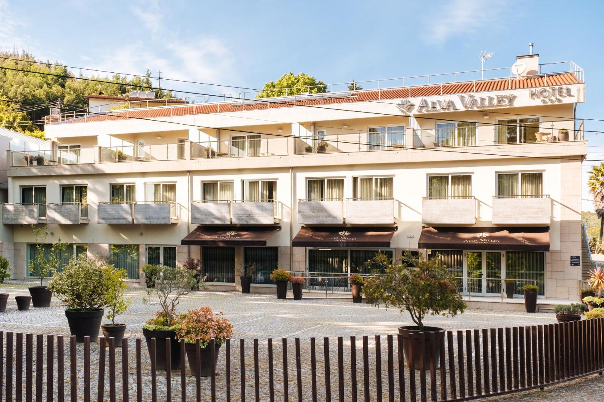 Alva Valley Hotel Оливейра-ду-Ошпитал Экстерьер фото
